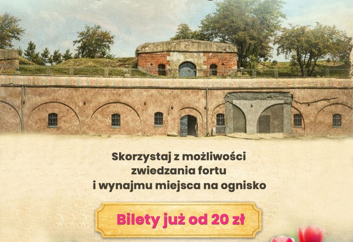 Na dole plakatu łąką pełna tulipanów, na górze plakatu koszary Fortu XI Duńkowiczki. Pomiędzy nimi tekst: Powiat wiosnę na Forcie XI Duńkowiczki. Nie tylko w Dniu Wagarowicza :) Skorzystaj z możliwości zwiedzania fortu i wynajmu miejsca na ognisko. Bilety już od 20 zł. Pełny cennik usług na stronie internetowej. Poniżej kod QR i tekst: zeskanuj kod QR.