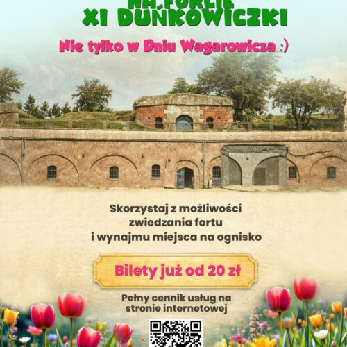Na dole plakatu łąką pełna tulipanów, na górze plakatu koszary Fortu XI Duńkowiczki. Pomiędzy nimi tekst: Powiat wiosnę na Forcie XI Duńkowiczki. Nie tylko w Dniu Wagarowicza :) Skorzystaj z możliwości zwiedzania fortu i wynajmu miejsca na ognisko. Bilety już od 20 zł. Pełny cennik usług na stronie internetowej. Poniżej kod QR i tekst: zeskanuj kod QR.